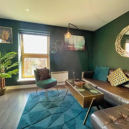 شيفيلد Historic Clock Tower Apartment With Rooftop Terrace And Free Secure Parking المظهر الخارجي الصورة