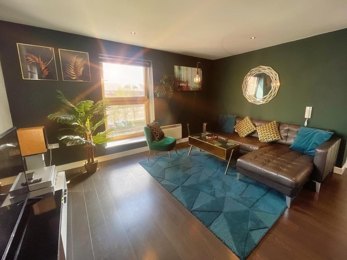 شيفيلد Historic Clock Tower Apartment With Rooftop Terrace And Free Secure Parking المظهر الخارجي الصورة