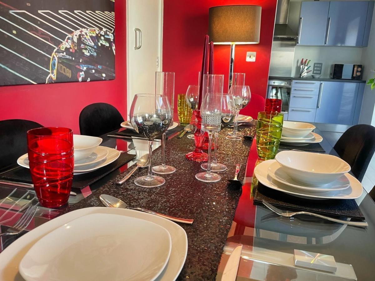 شيفيلد Historic Clock Tower Apartment With Rooftop Terrace And Free Secure Parking المظهر الخارجي الصورة
